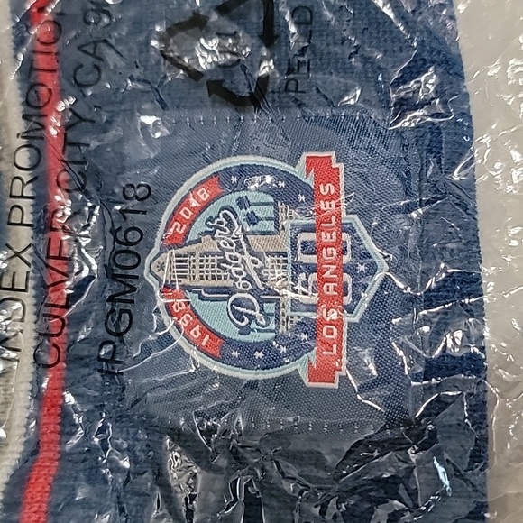 2018 Stadium Giveaway Los Angeles Dodgers 1958-2018 60 Years Knit Beanie - Picture 2 of 4